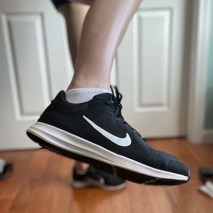 Nike black sneakers size boys 6